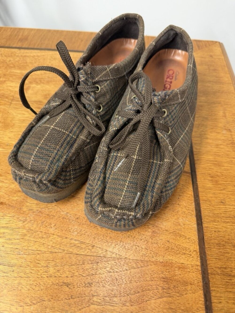 Clarks Wallabees Women’s 8.5 Brown Plaid Loafers Shoes Crepe Soles Comfort Tie - Picture 4 of 6